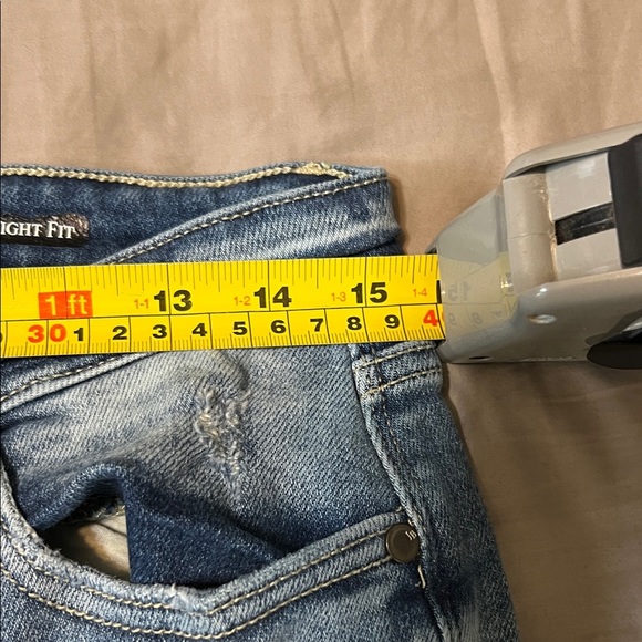 Judy Blue Cropped Jeans in Faded Blue - Picture 10 of 10